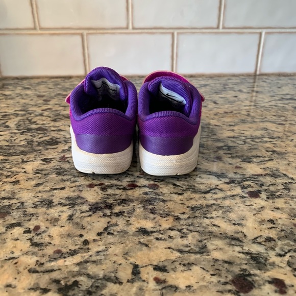 NIKE Revolution 3 ; Size 6C - Picture 4 of 7